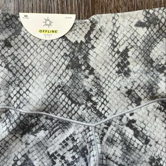 Offline by Aerie NWT 7/8 Real Me Hi-Rise Snakeskin Leggings - XS - Picture 2 of 8